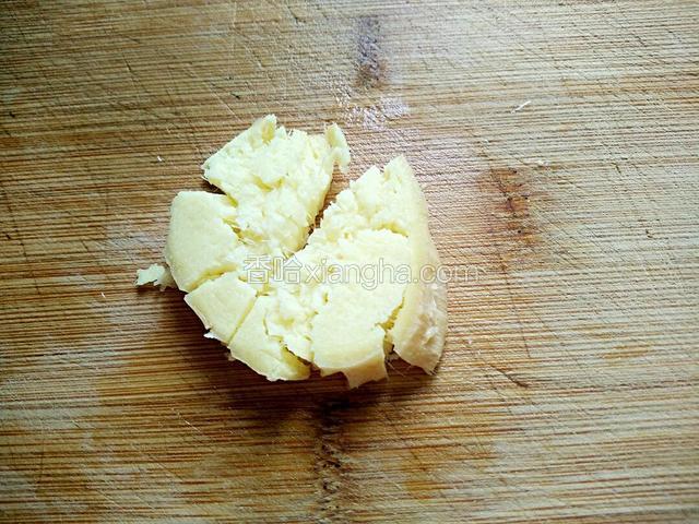 姜拍松。