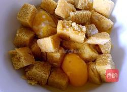 炒玉米面馒头块的做法图解1