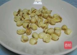 雪耳莲子百合糖水的做法图解2