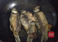 水煮小鲫鱼的做法图解5