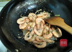 红酒焖大虾的做法图解3