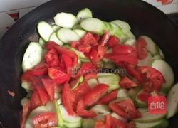 柿子鸡蛋丝瓜捞面的做法图解3