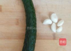 蒜泥黄瓜的做法图解1
