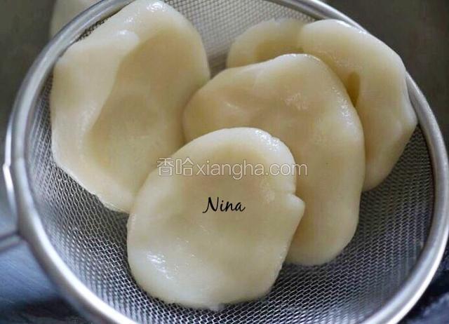 捞出后晾至温热。