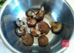 猪肉香菇小白菜馅馅饼的做法图解3