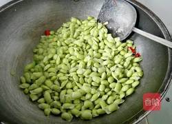 毛豆米炒虾的做法图解4