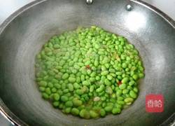 毛豆米炒虾的做法图解5