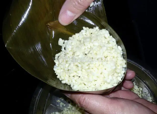 栆上面再铺满糯米。