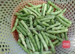四季豆炒肉的做法图解1