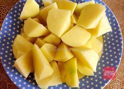 土豆烧肉的做法图解2