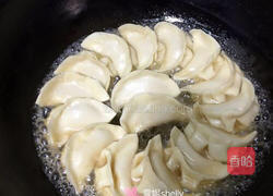 香脆锅贴的做法图解8