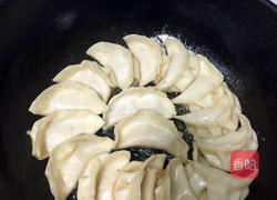 香脆锅贴的做法图解9