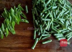 豆角炒肉的做法图解1