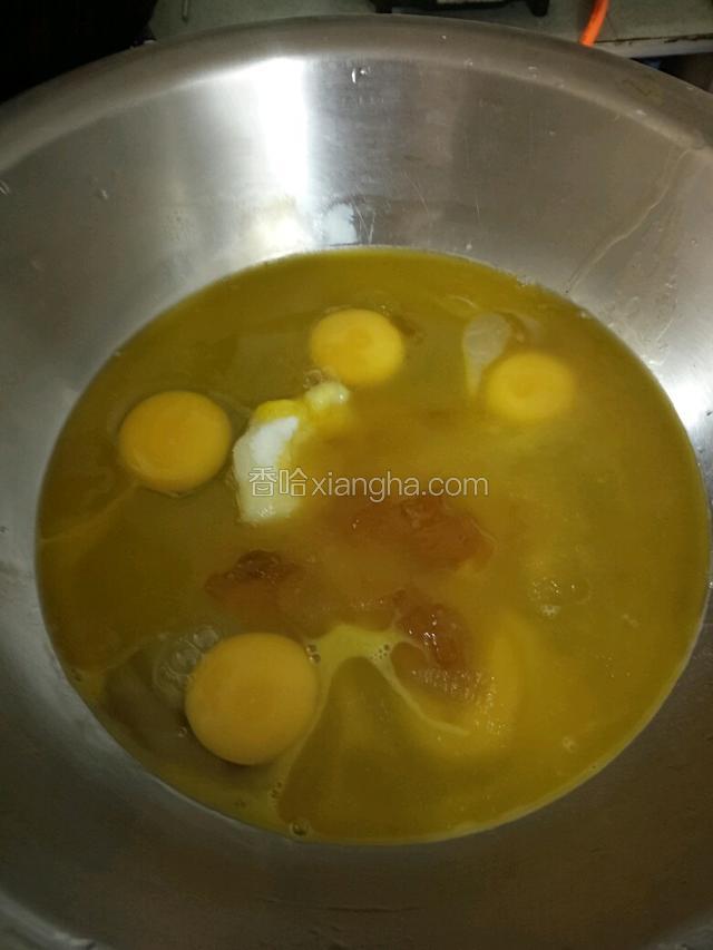 馅料做法将鸡蛋，糖，果酱和黄油一起搅拌均匀