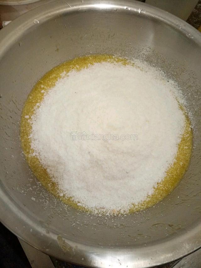 后加入椰丝搅拌均匀