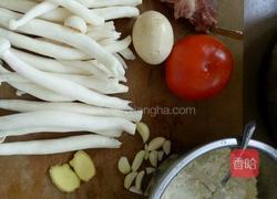 海鲜菇面疙瘩汤的做法图解1