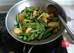 扁豆焖土豆块的做法图解6