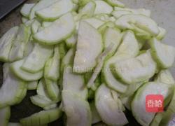丝瓜炒鸡蛋的做法图解3