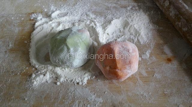 准备好蔬菜汁活的面