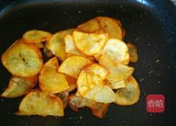 煎土豆片炒大辣椒的做法图解3