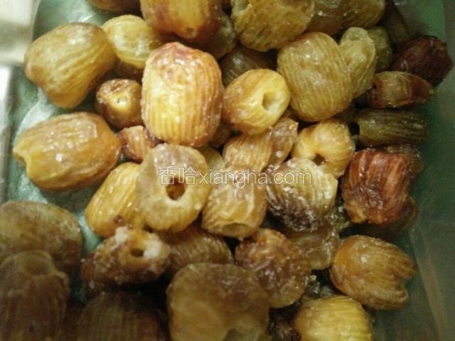 准备蜜枣。