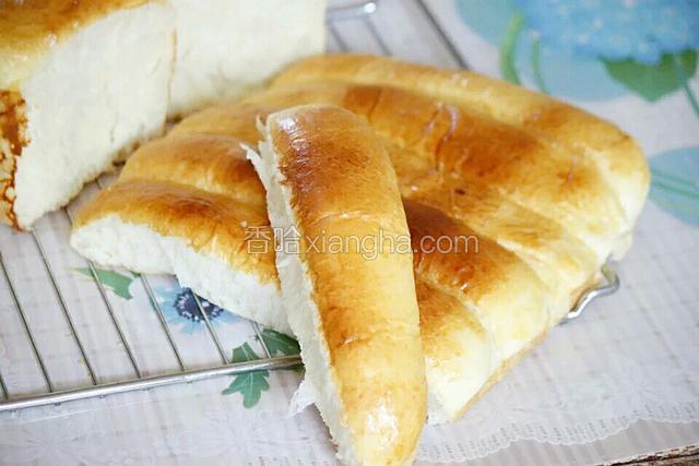烤好后取出稍晾凉即可食用。