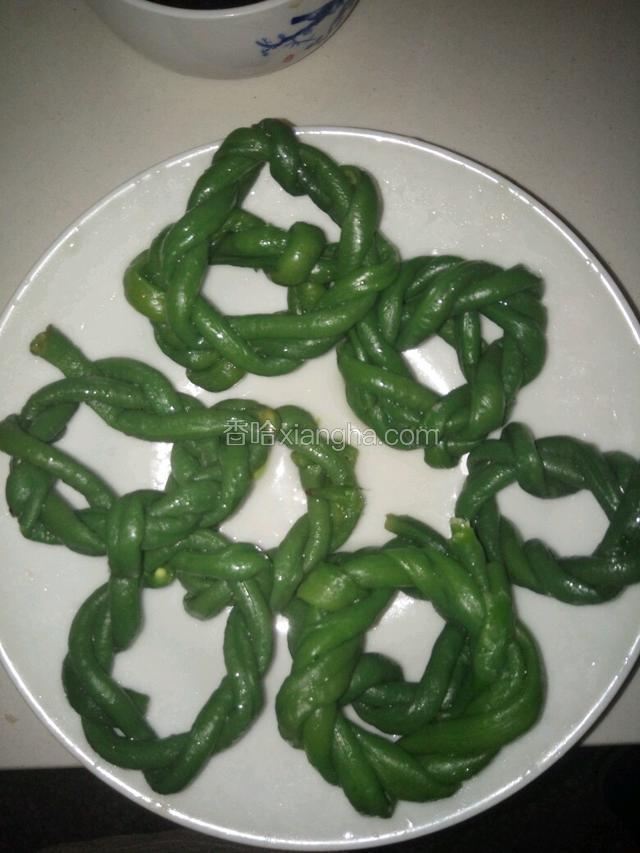 将豆角编成环状