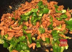 辣椒炒肉丝（简单的美味）的做法图解5