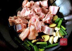 排骨焖土豆的做法图解6