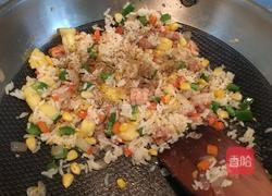 泰式咖喱菠萝炒饭的做法图解7