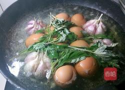 端午艾叶煮鸡蛋的做法图解4