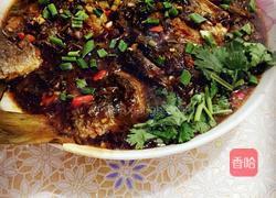 酸辣红烧鲫鱼的做法图解11