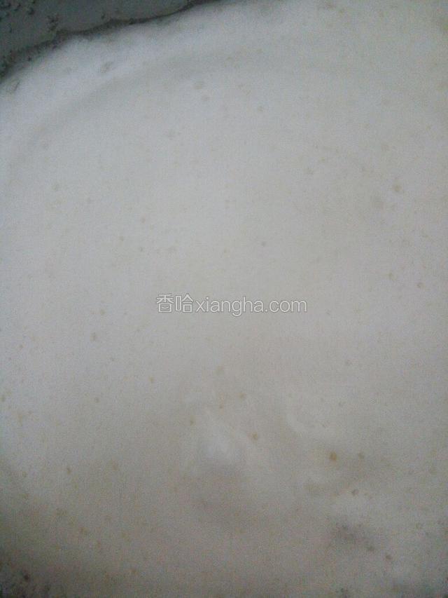 打成全乳白色加第二次白糖。