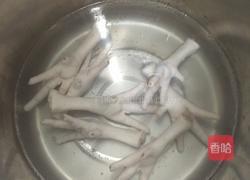 木瓜雞爪瘦肉湯的做法图解1