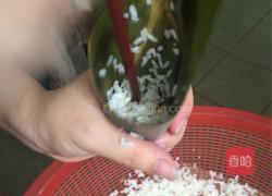 咸蛋肉粽的做法图解9