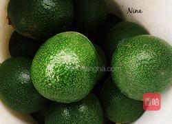 牛油果莎莎酱的做法图解1