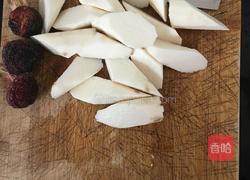 红菇山药龙骨汤的做法图解2