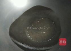 青椒炒腊香肠的做法图解3