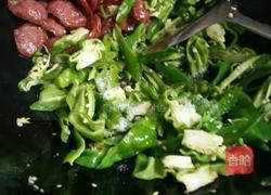 青椒炒腊香肠的做法图解6