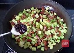 香肠炒西芹的做法图解8