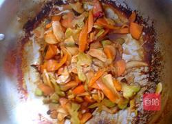 西兰花炒萝卜片的做法图解14