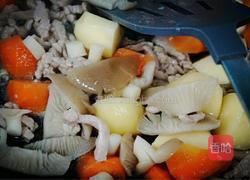 土豆焖肉饭的做法图解3
