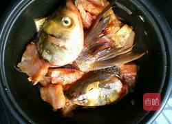 干锅鱼头的做法图解1