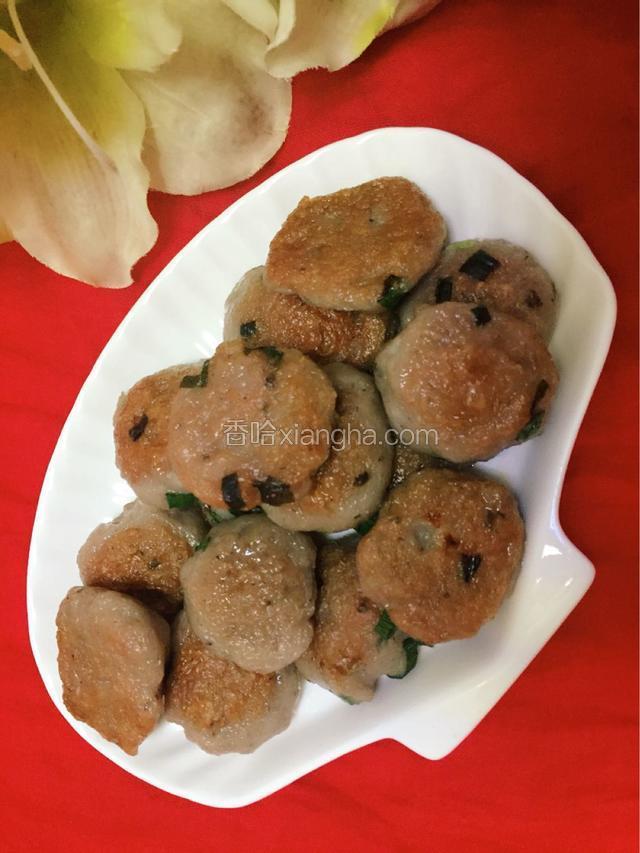 装盘，Q弹美味的鲮鱼饼OK了
