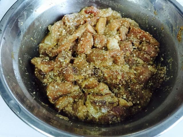 加蒸肉粉拌匀