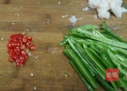 家常油豆腐炒肉的做法图解1