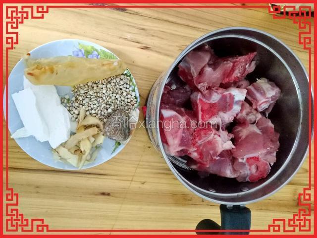 将全部食材辅料准备好