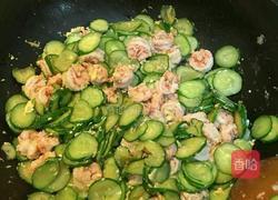 小黄瓜炒虾仁的做法图解6