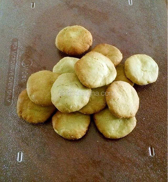 烤箱180度15分钟，后转100度7分钟。时间一到，即可出炉
