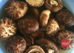 猪肉酿花菇。的做法图解3